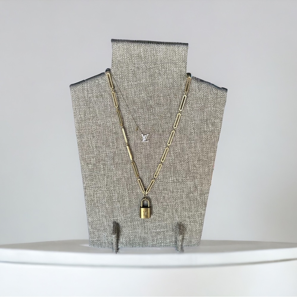 LV Lock w/out key, Necklace